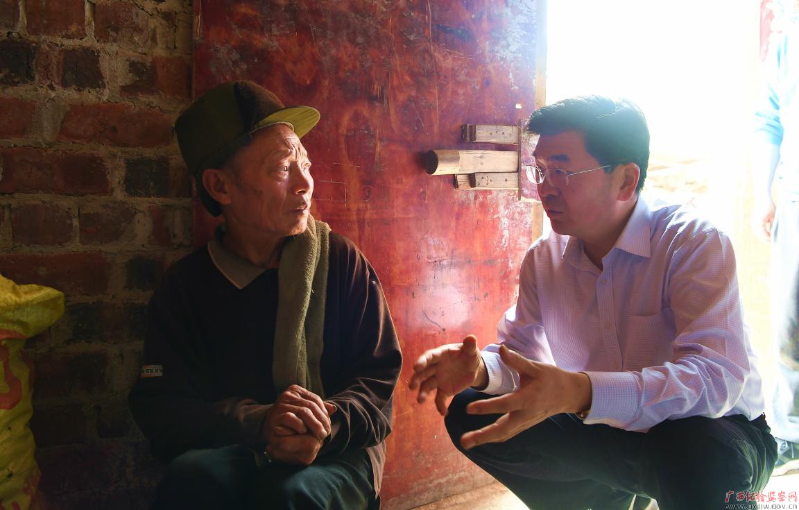 房灵敏到田林县走访慰问贫困户