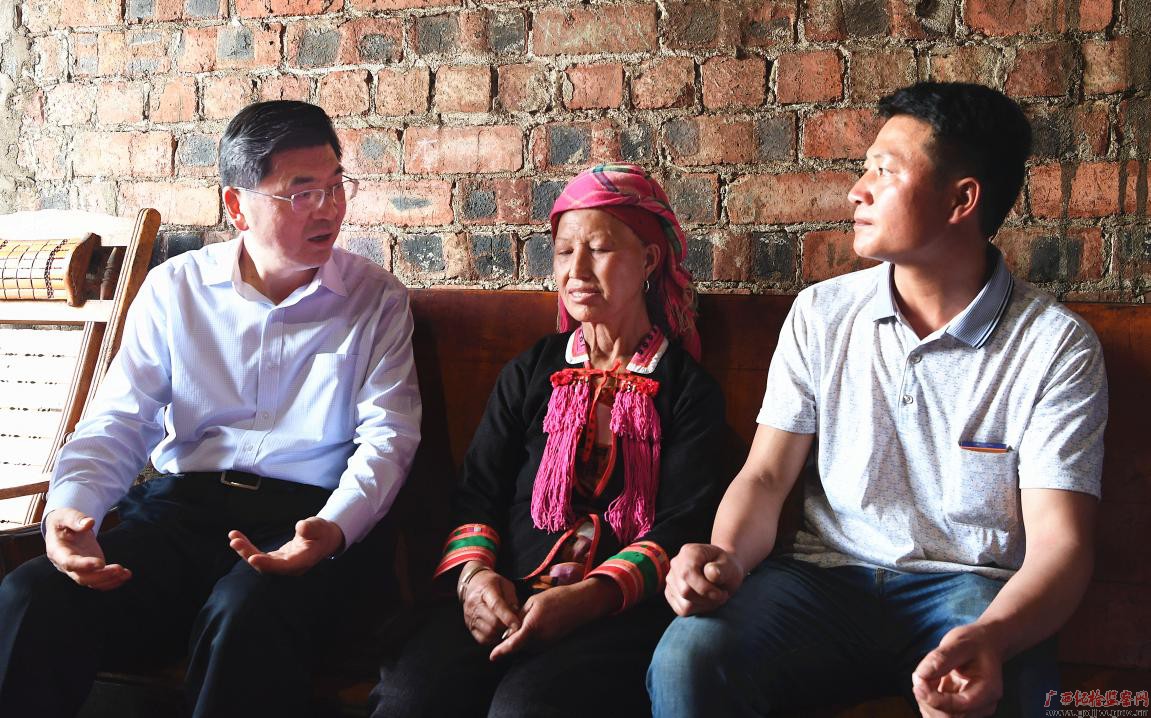 房灵敏到田林县走访慰问贫困户