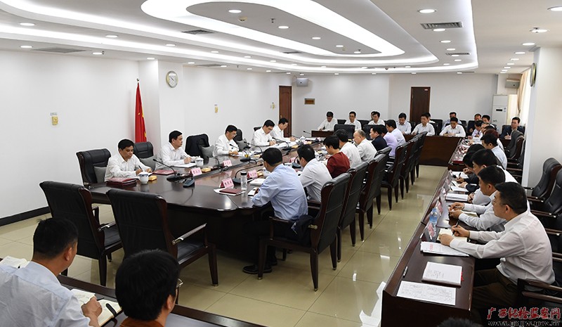 自治区纪委监委理论学习中心组举行专题学习会