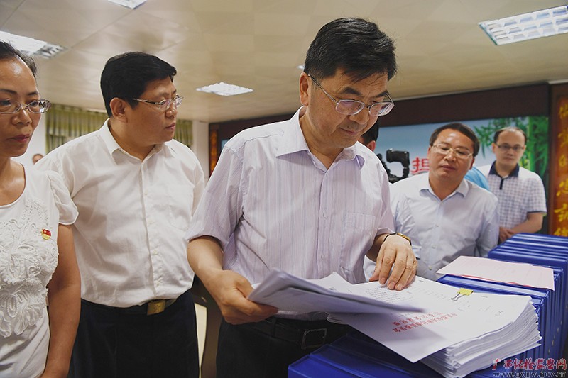 房灵敏到都安瑶族自治县调研检查工作