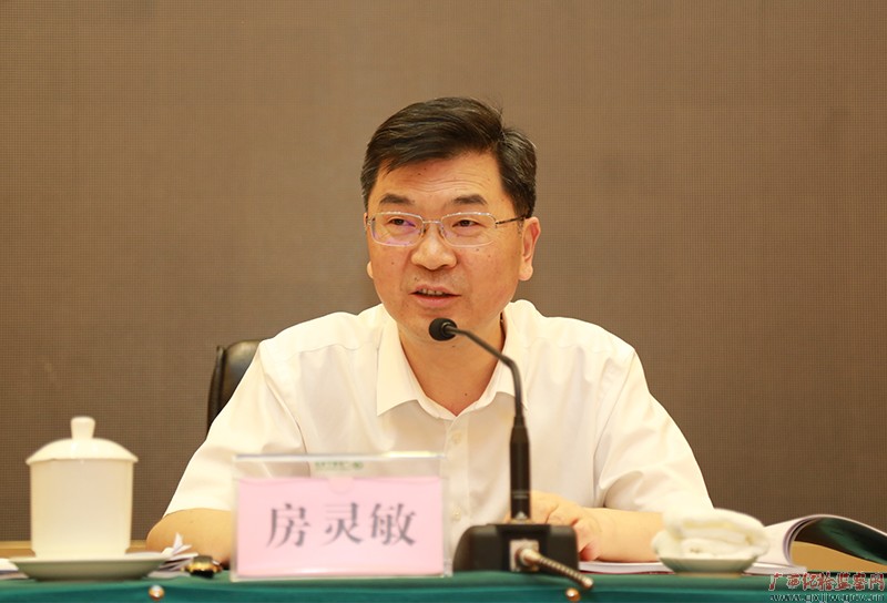 房灵敏在全区扶贫领域腐败和作风问题专项治理工作例会上强调践行“两个维护” 坚持稳中求进　推动专项治理工作高质量发展