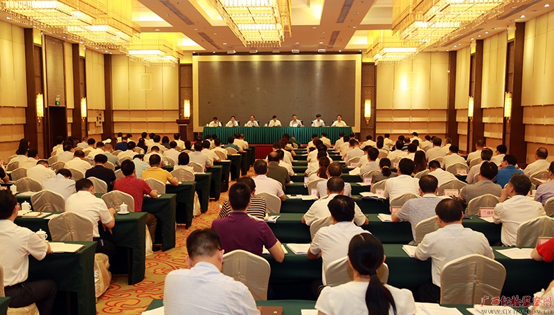 房灵敏在全区扶贫领域腐败和作风问题专项治理工作例会上强调践行“两个维护” 坚持稳中求进　推动专项治理工作高质量发展