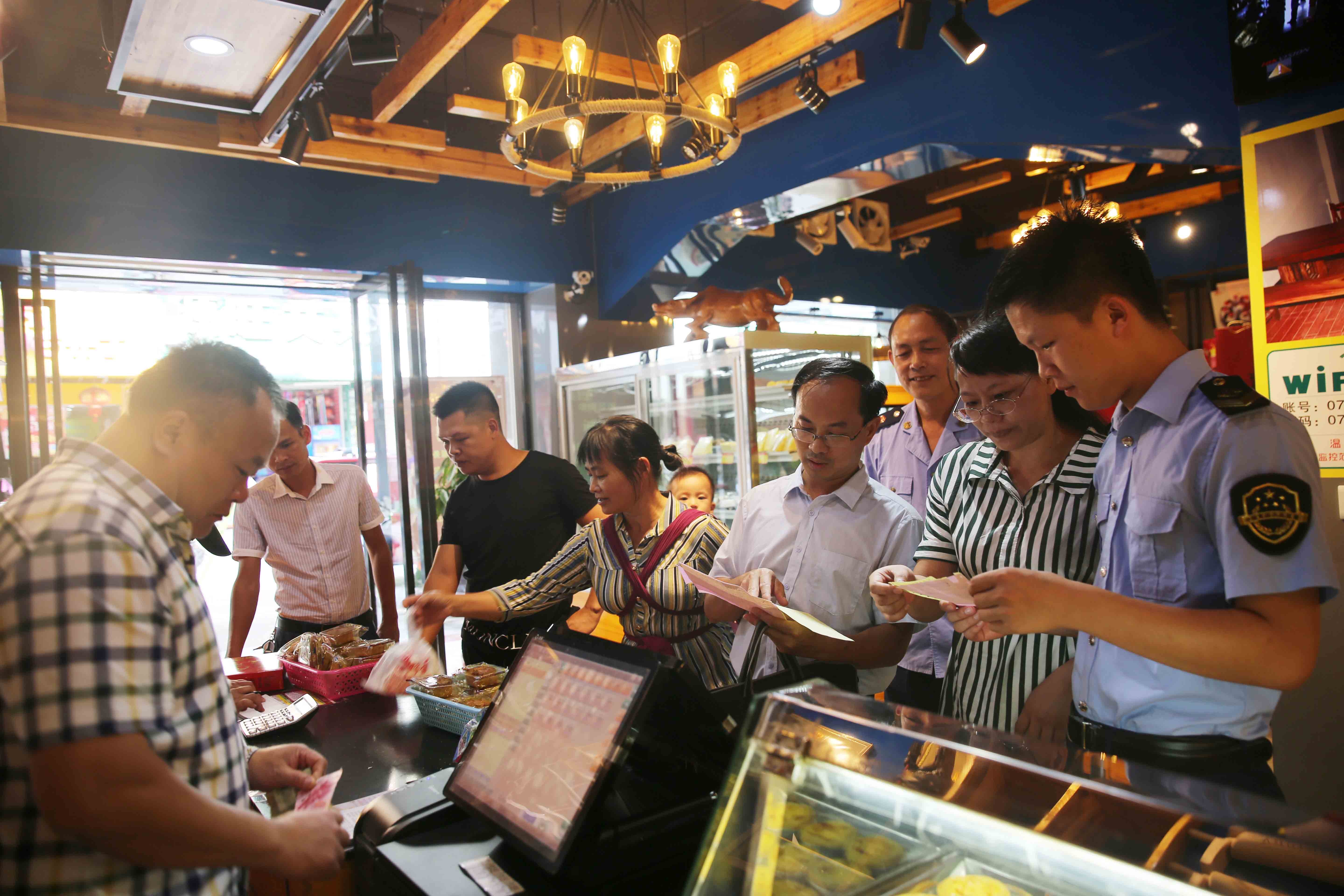 崇左：挺纪在前　持之以恒纠正“四风”