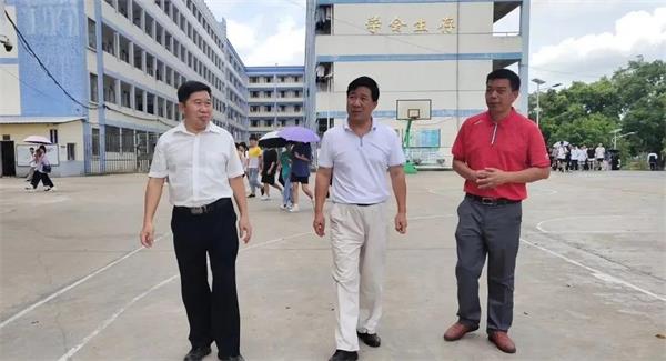 餐饮浪费？小心咯！