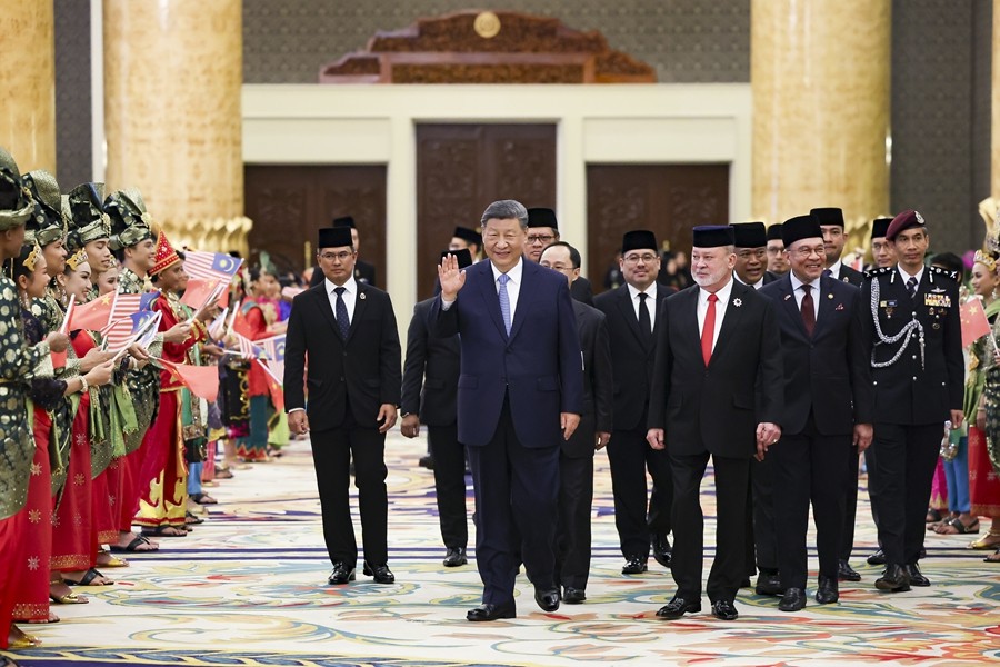 习近平会见马来西亚最高元首易卜拉欣