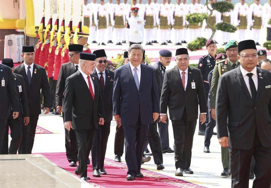 习近平会见马来西亚最高元首易卜拉欣