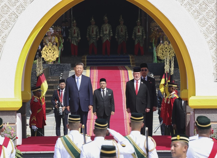 习近平会见马来西亚最高元首易卜拉欣