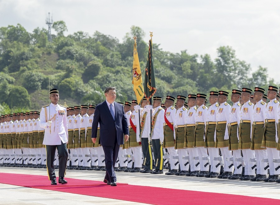 习近平会见马来西亚最高元首易卜拉欣