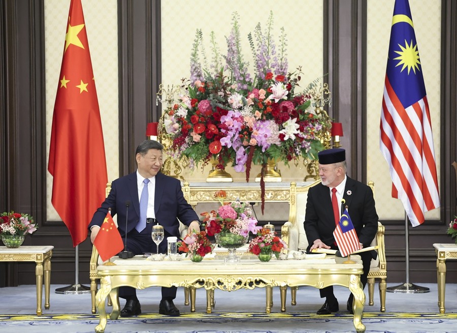习近平会见马来西亚最高元首易卜拉欣