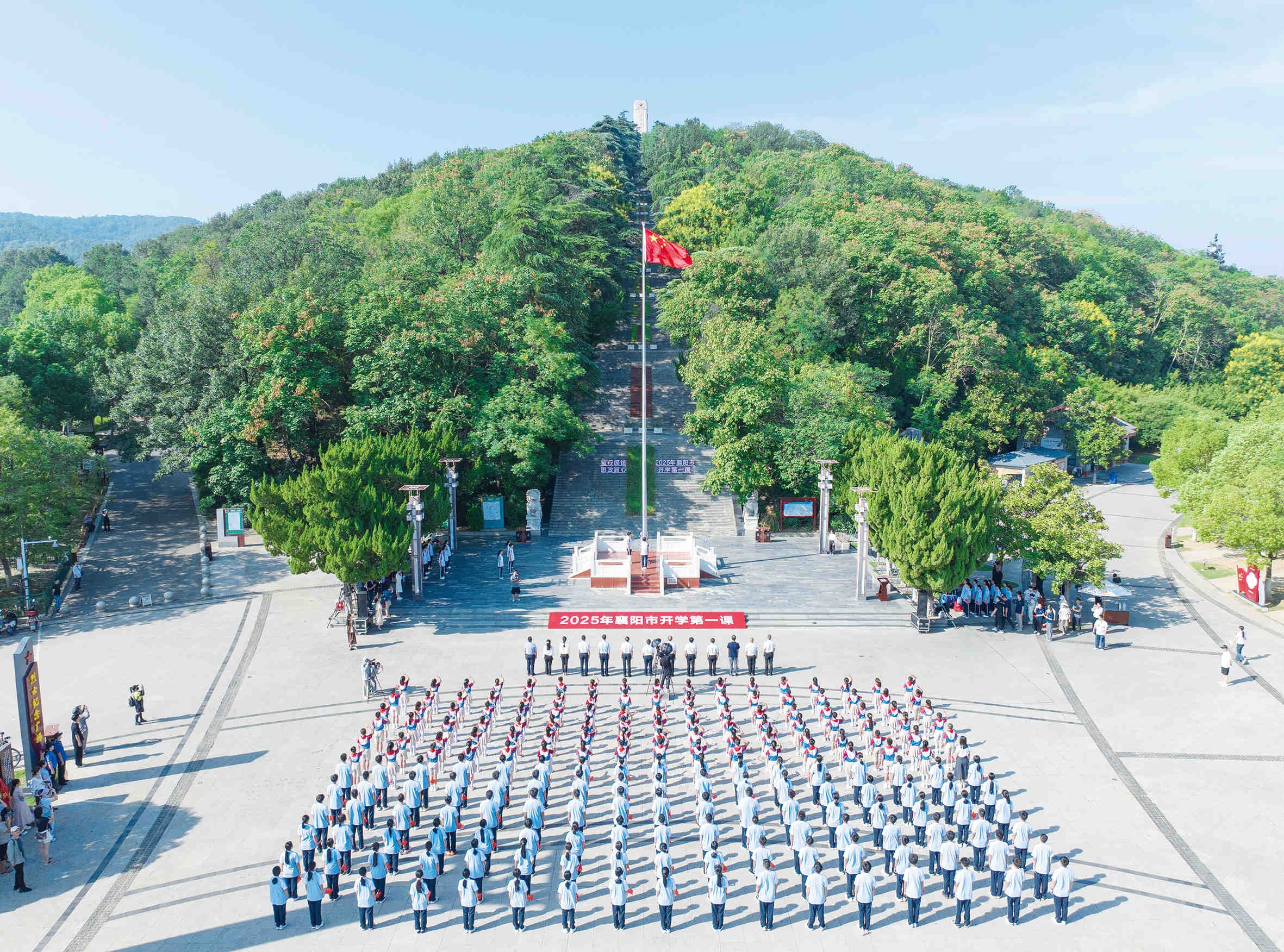 铭记,为了更好地前行